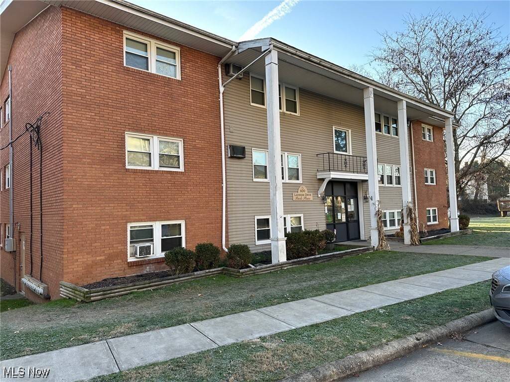 Cambridge, OH 43725,620 Lakeside Drive #9