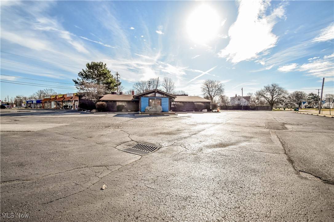 Willowick, OH 44095,28810 Lake Shore BLVD