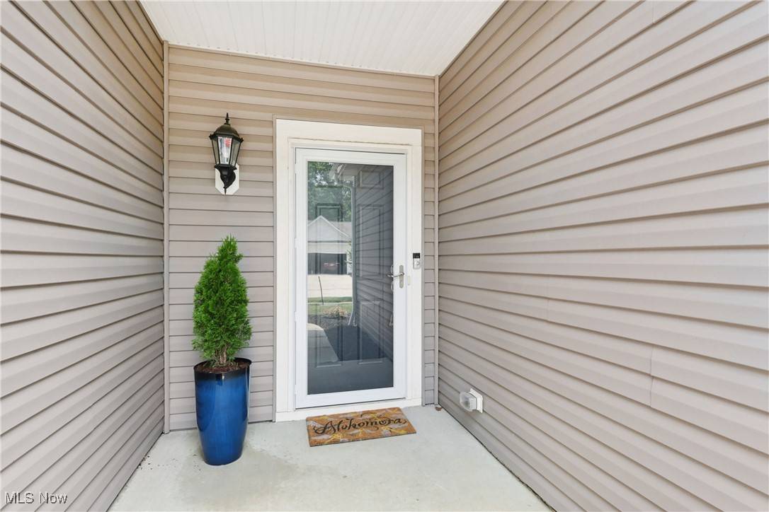 Copley, OH 44321,523 Arbor LN