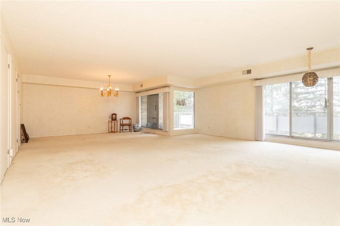 Lyndhurst, OH 44124,2202 Acacia Park DR #2208