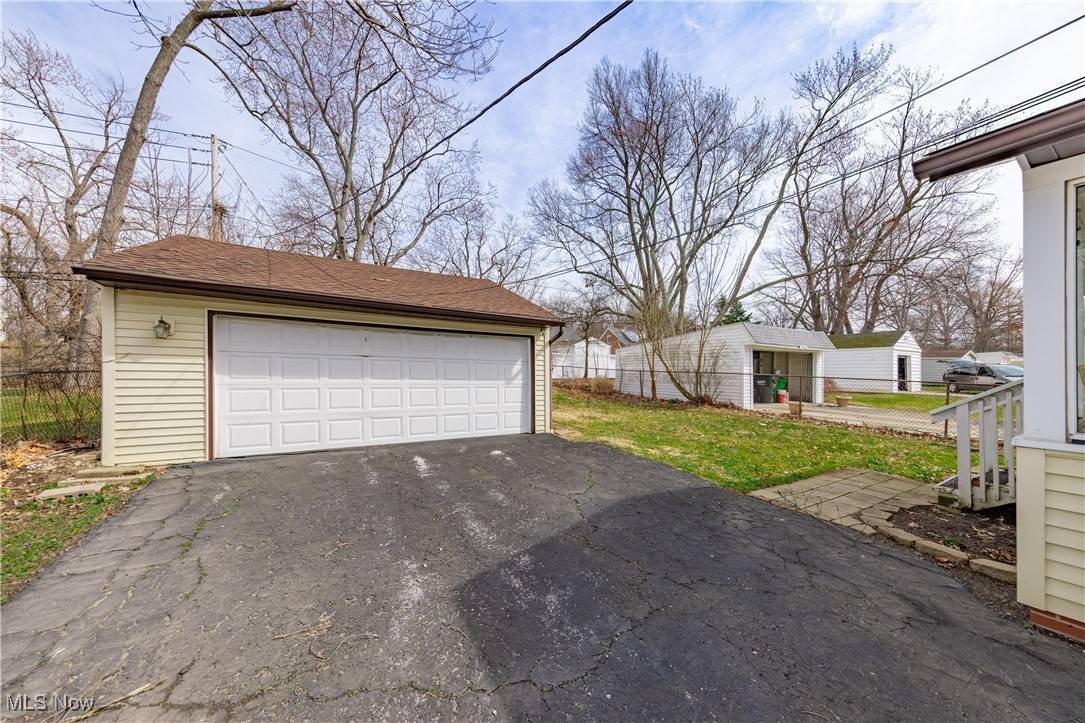 South Euclid, OH 44121,1827 Maywood RD