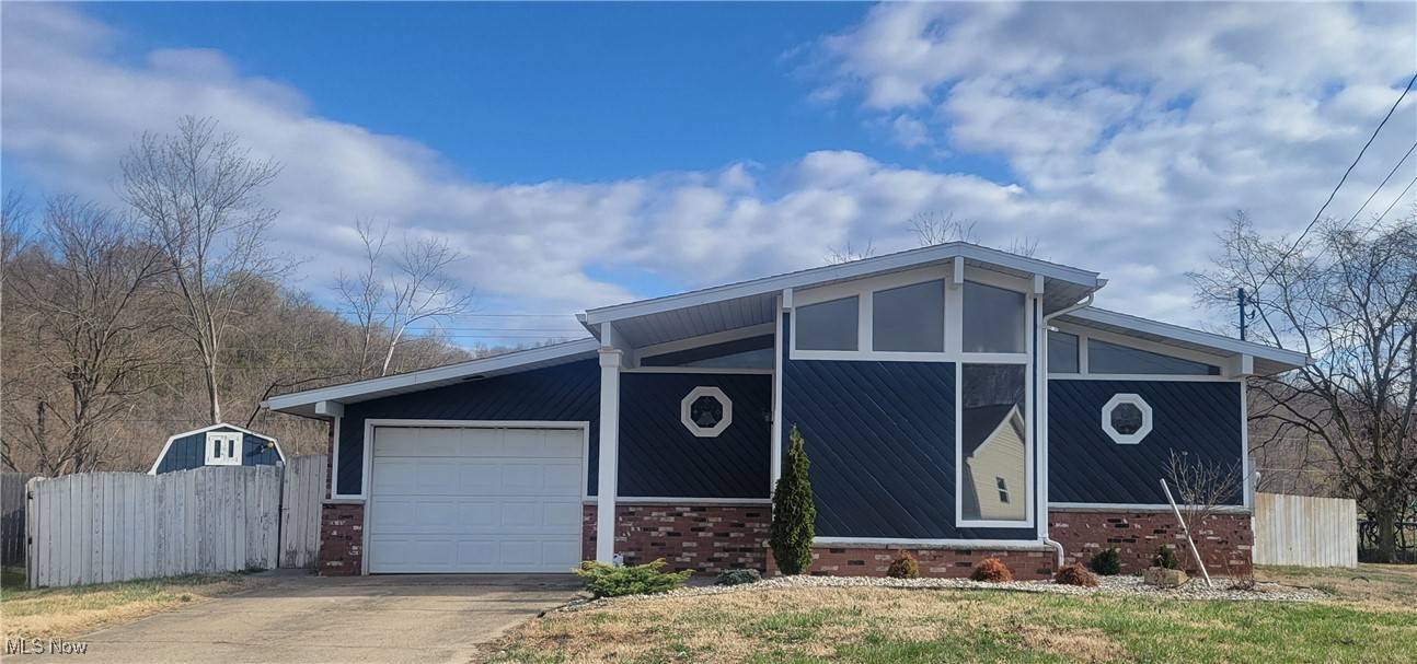 Belpre, OH 45714,712 Circle DR
