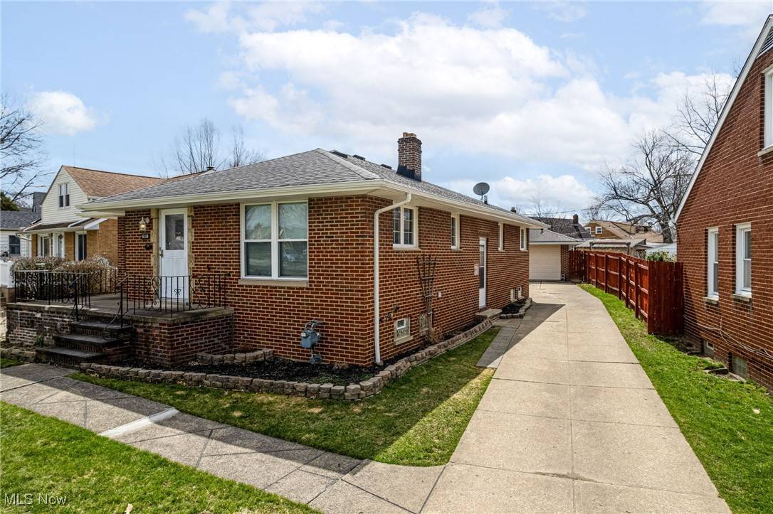Parma, OH 44129,6334 Chestnut Hills DR