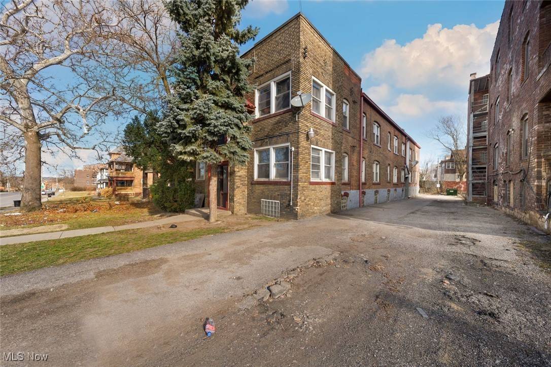East Cleveland, OH 44112,1881 Noble RD