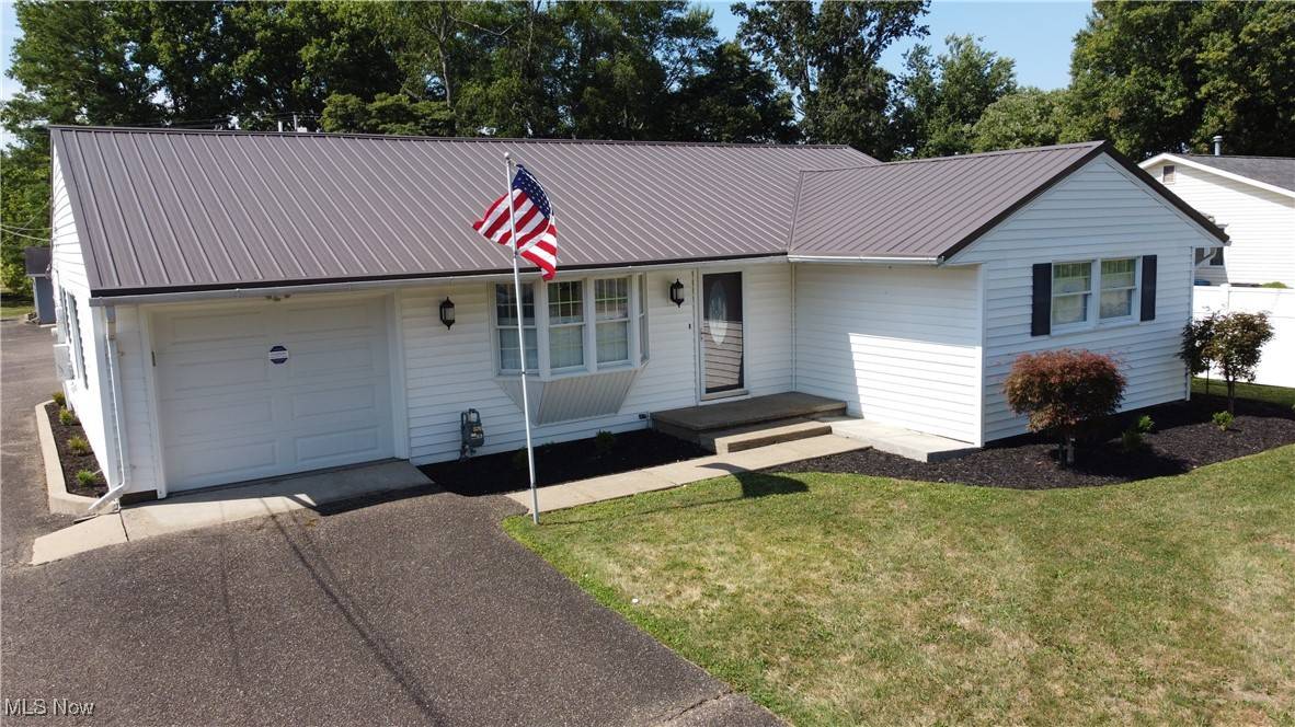 Zanesville, OH 43701,982 Country Club DR
