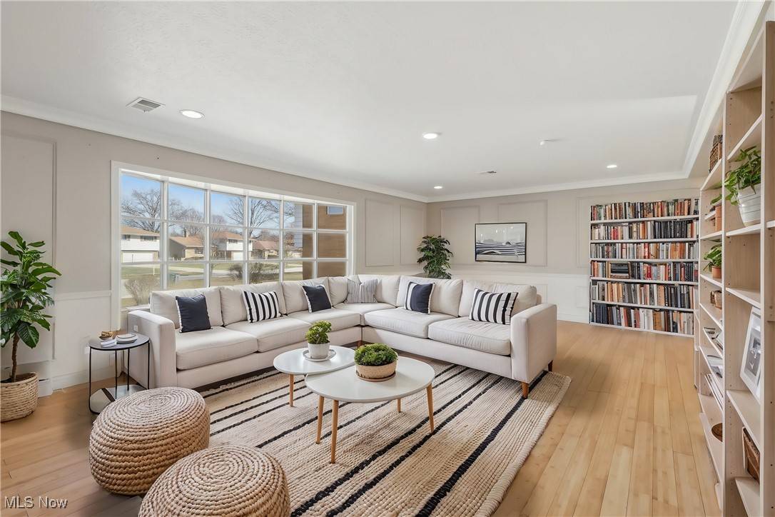Cleveland, OH 44130,13689 Pineview CT