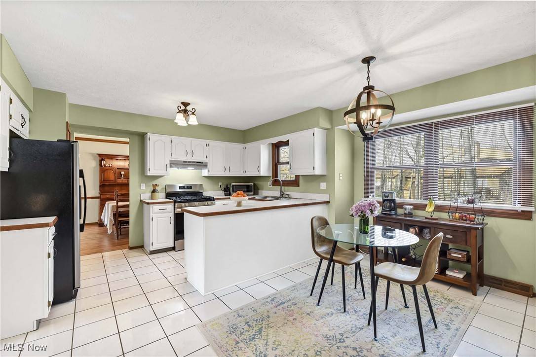 Strongsville, OH 44149,21242 Jonathan DR