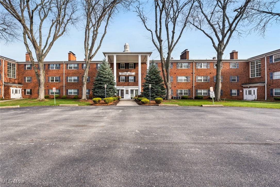 Rocky River, OH 44116,2885 Pease DR #208