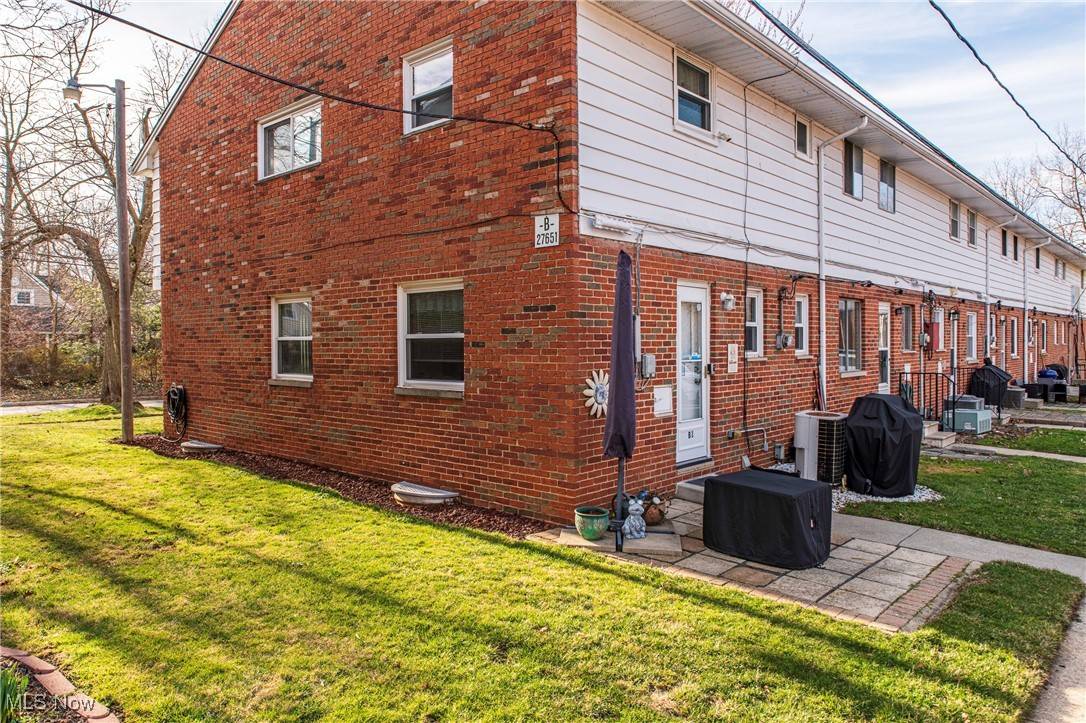 Euclid, OH 44132,27651 Lake Shore BLVD #B1
