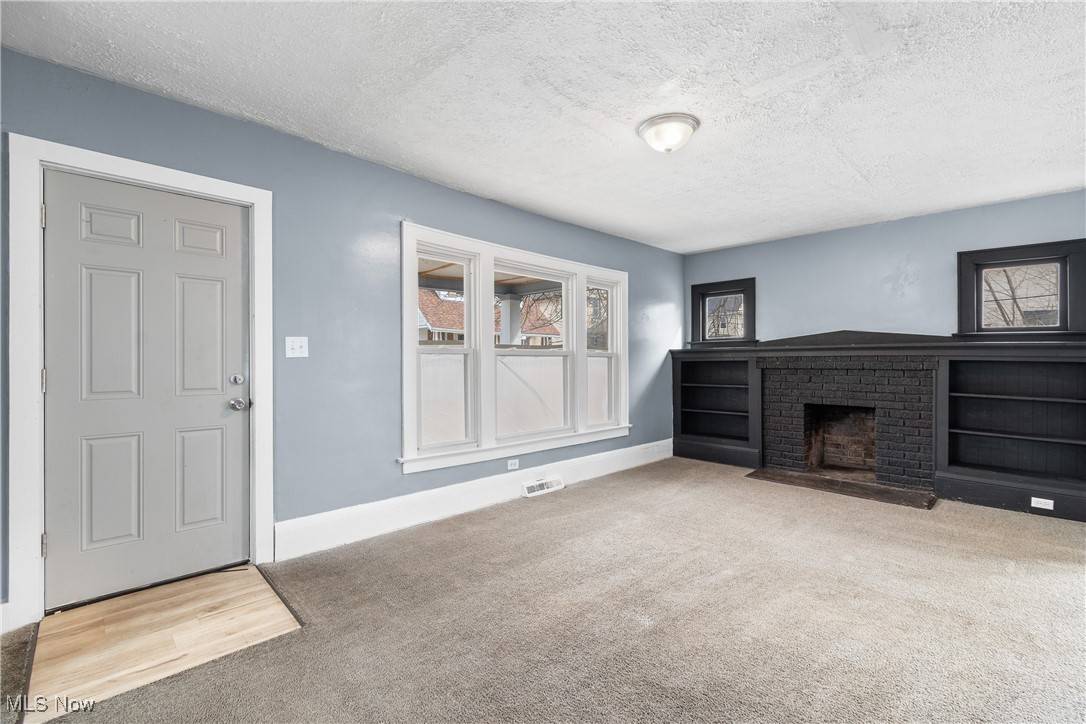 Akron, OH 44310,594 Columbia AVE