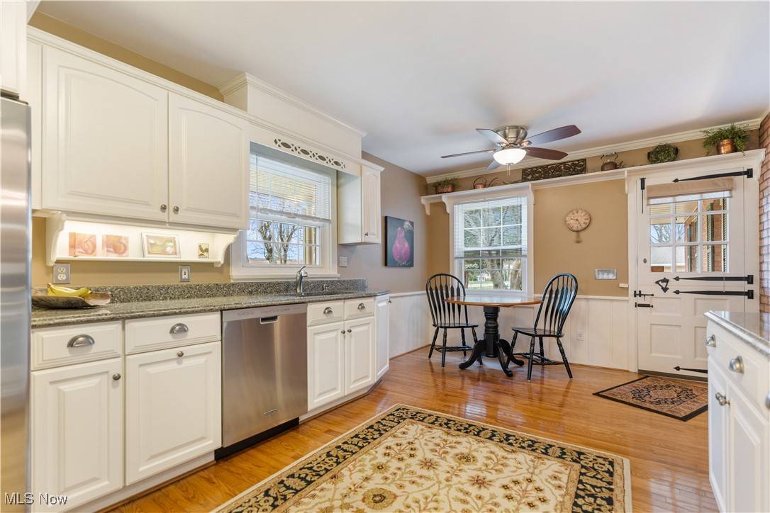 North Canton, OH 44720,1558 Chatham AVE NE