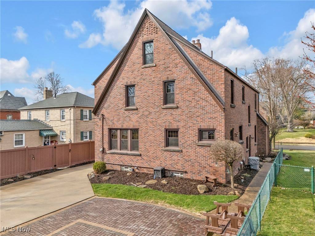 Canton, OH 44709,210 35th ST NW