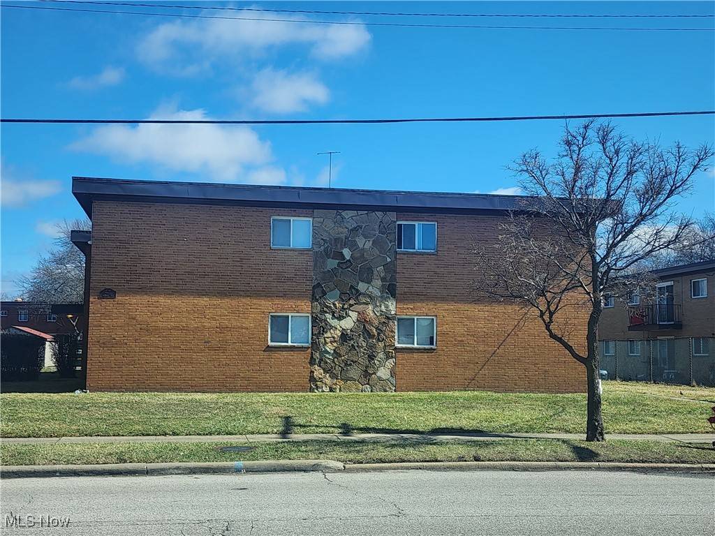 Euclid, OH 44132,26680 Tungsten RD #205