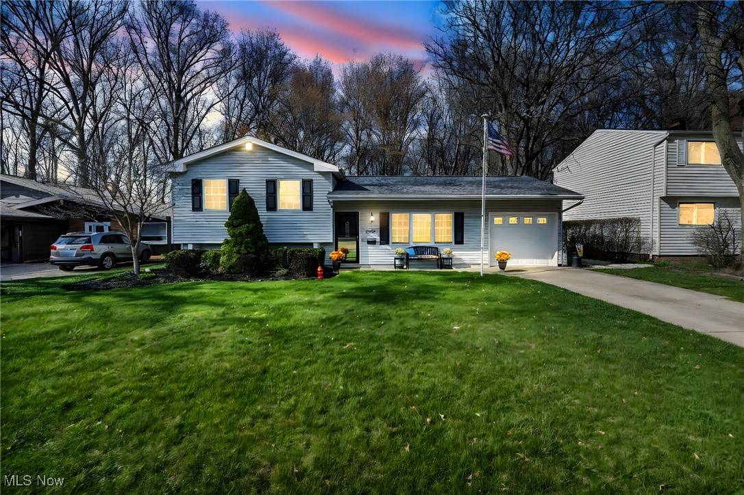 North Olmsted, OH 44070,23904 Amesbury DR