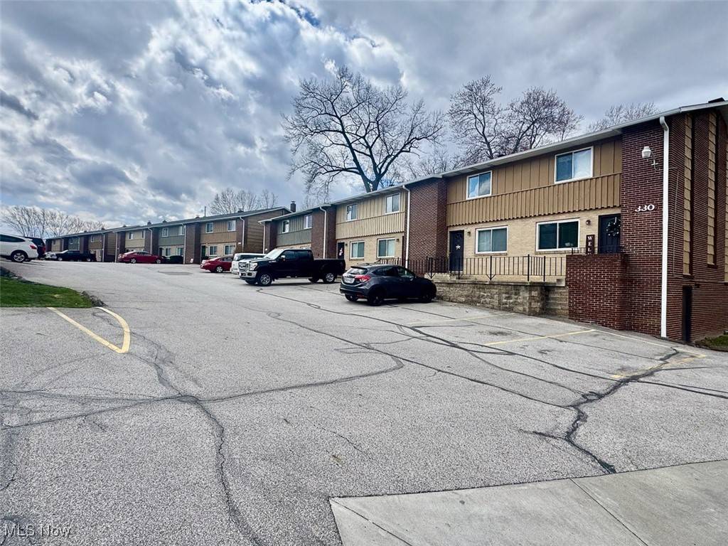 Hartville, OH 44632,300 Lincoln ST SW