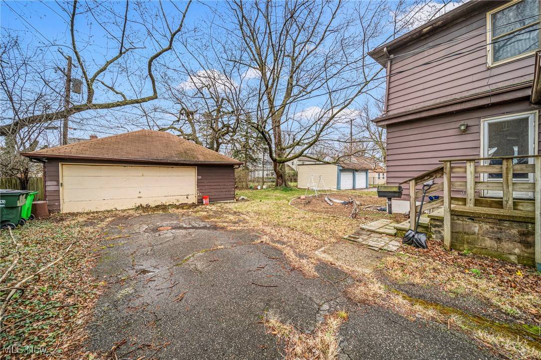Euclid, OH 44132,257 E 270th ST