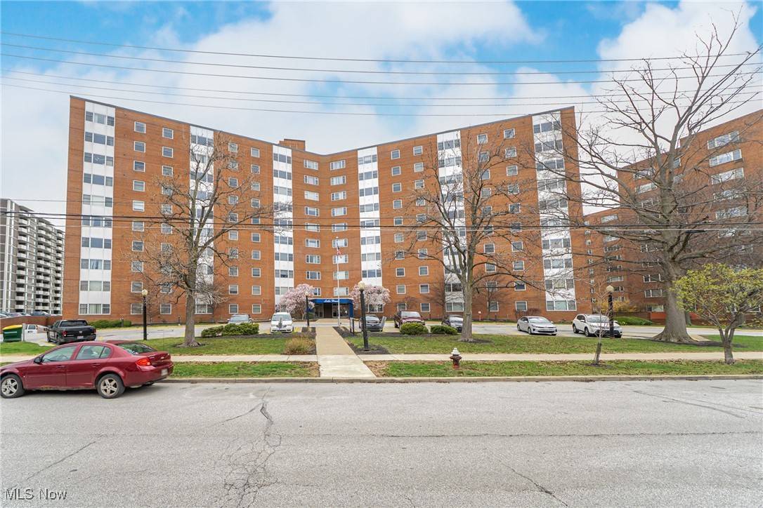 Lakewood, OH 44107,11850 Edgewater DR #621
