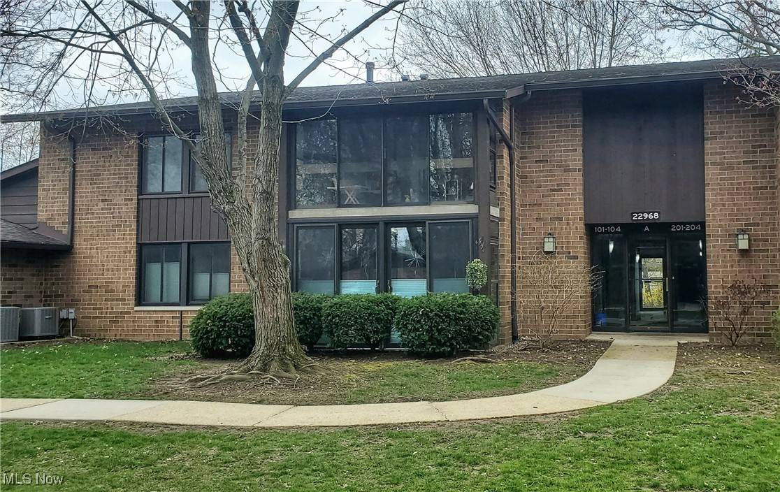 North Olmsted, OH 44070,22968 Maple Ridge RD #203