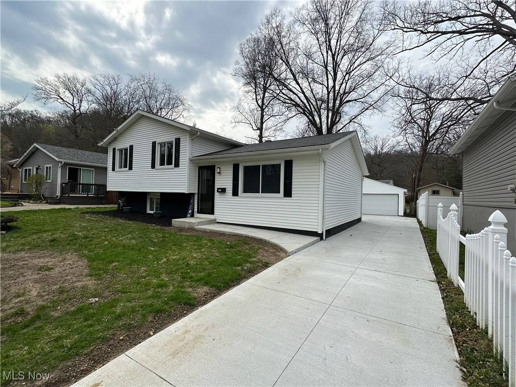 Akron, OH 44313,1054 Karen DR