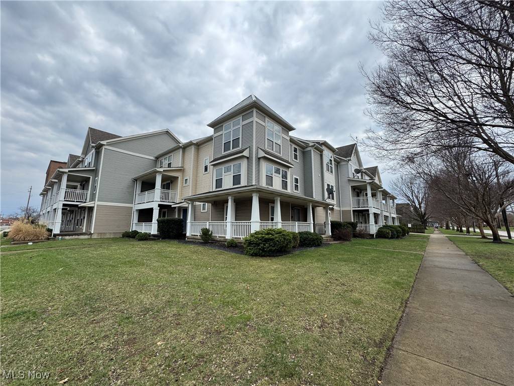 Cleveland, OH 44103,4052 Cedar AVE