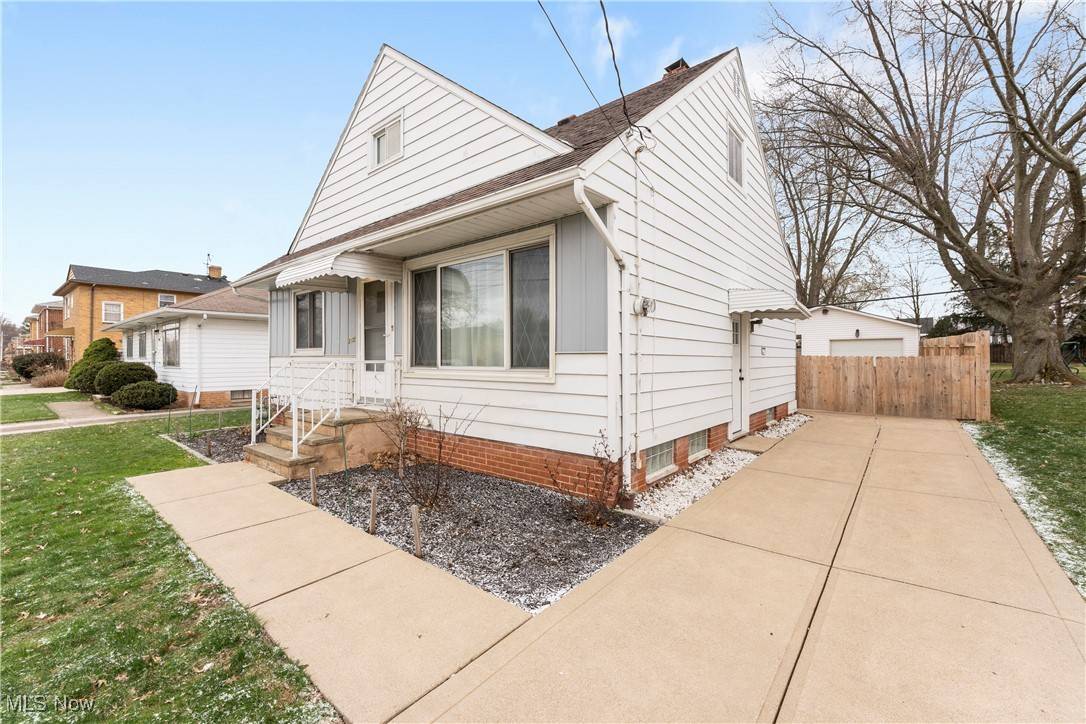 Parma, OH 44134,3105 Snow RD