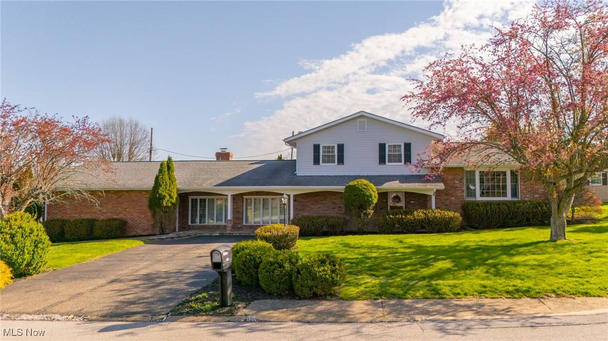 St. Clairsville, OH 43950,211 Greentree DR