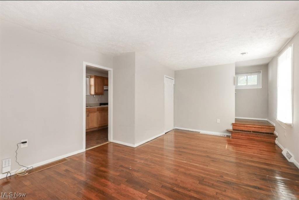 Lakewood, OH 44107,1431 Hopkins AVE