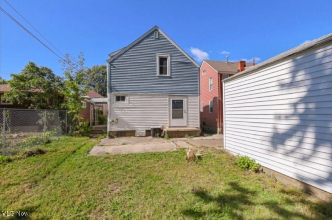 Lakewood, OH 44107,1431 Hopkins AVE