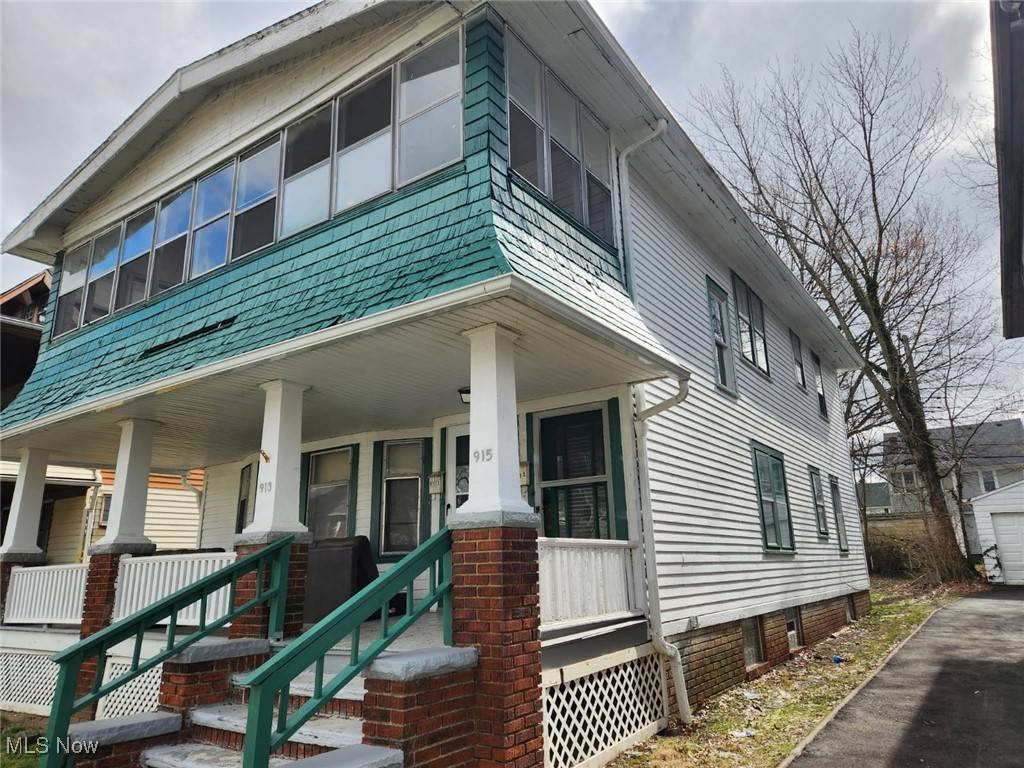 Cleveland Heights, OH 44112,913-915 Helmsdale RD