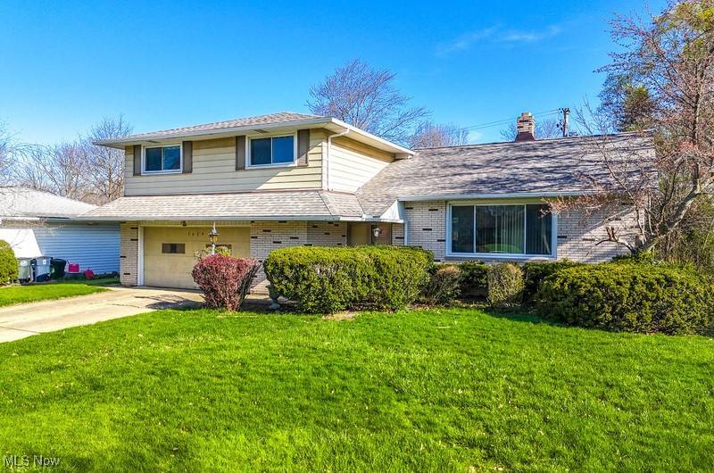 Lyndhurst, OH 44124,5429 Chickadee LN