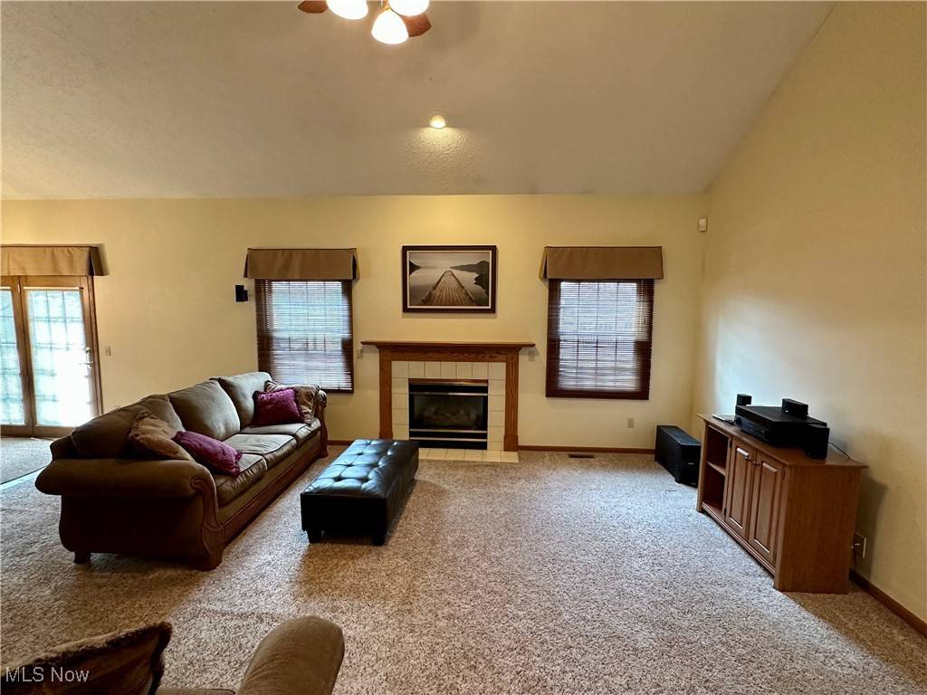 OH 44718,5475 Cable Point CIR NW