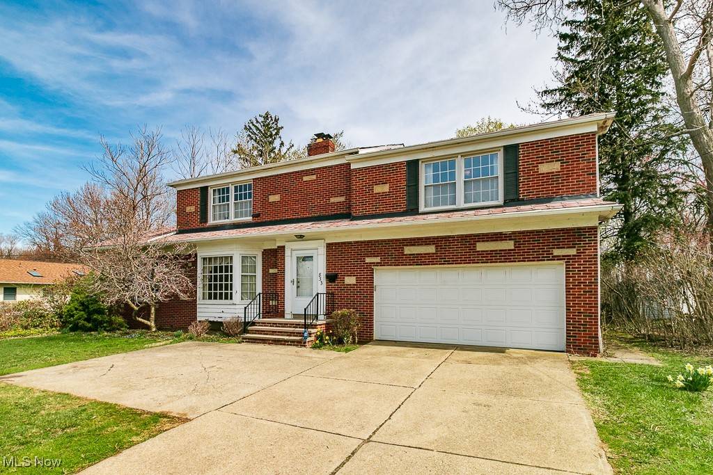 Euclid, OH 44132,833 E 250th ST