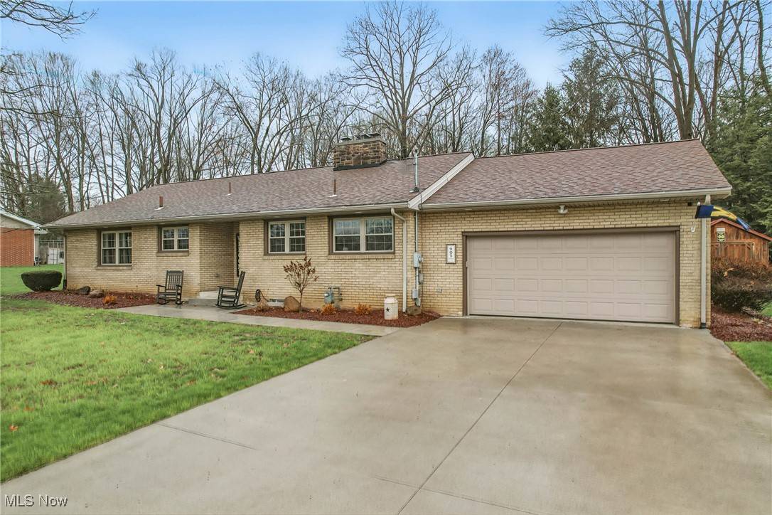 Brookfield, OH 44403,905 Crestwood DR NE