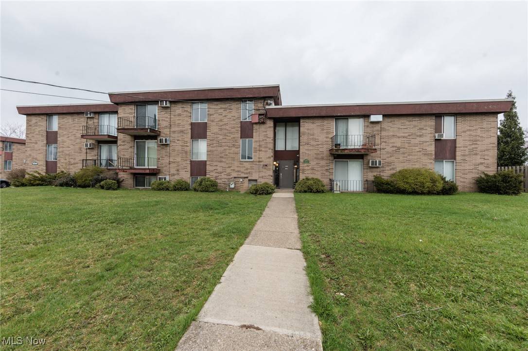Maple Heights, OH 44137,16100 Maple Park DR #B6
