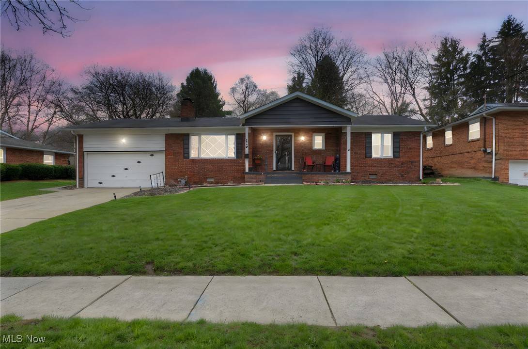Akron, OH 44313,679 Garnette RD