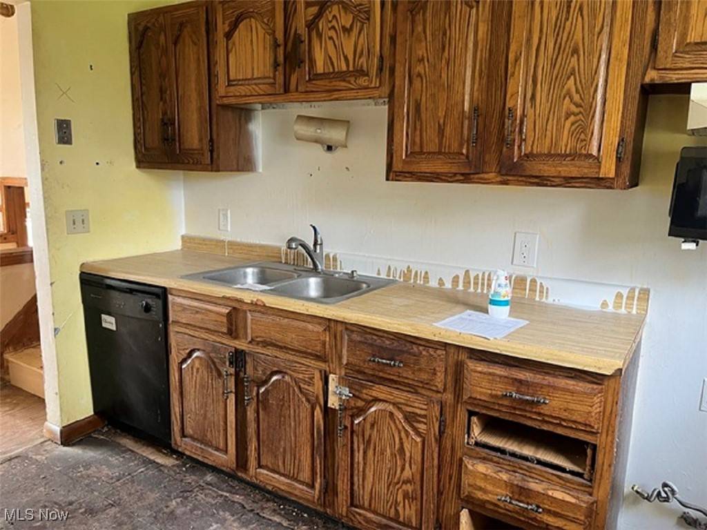 Windham, OH 44288,9067 Horn RD