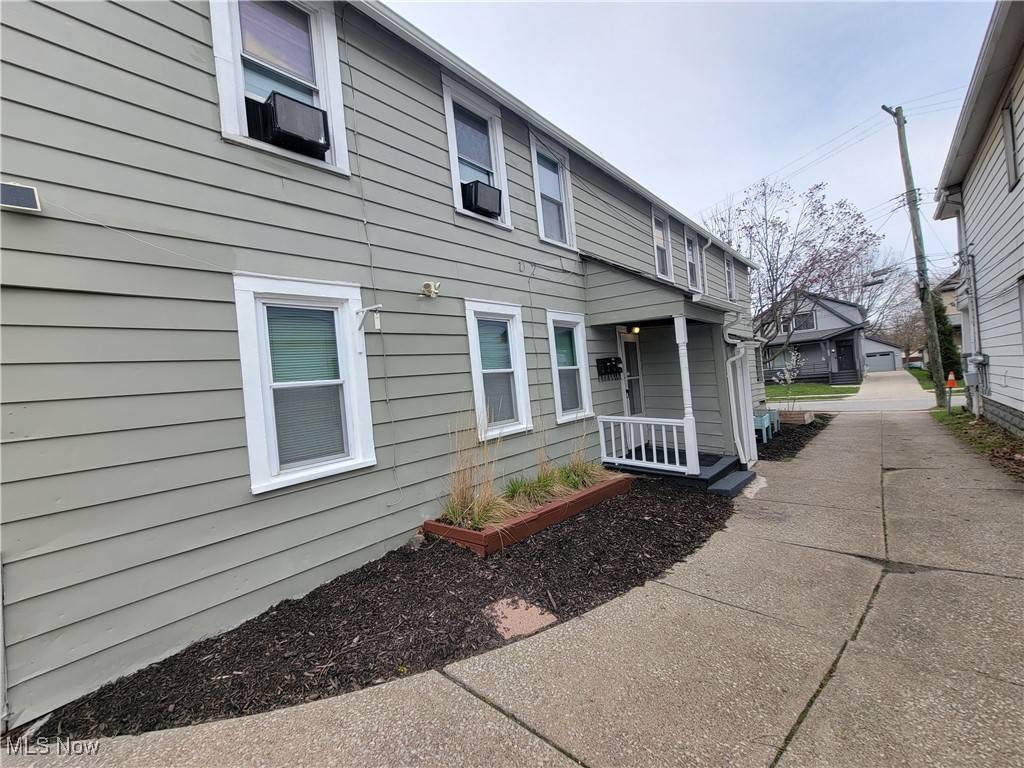Lakewood, OH 44107,2108 Robin ST