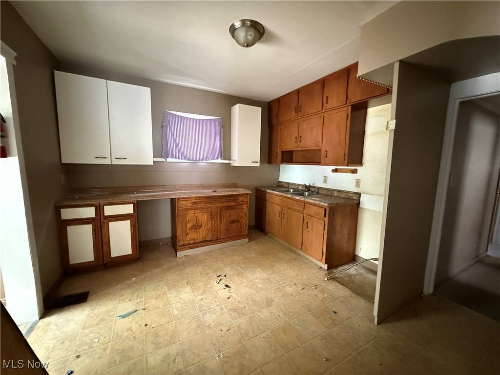 Cleveland, OH 44105,3893 E 55th ST