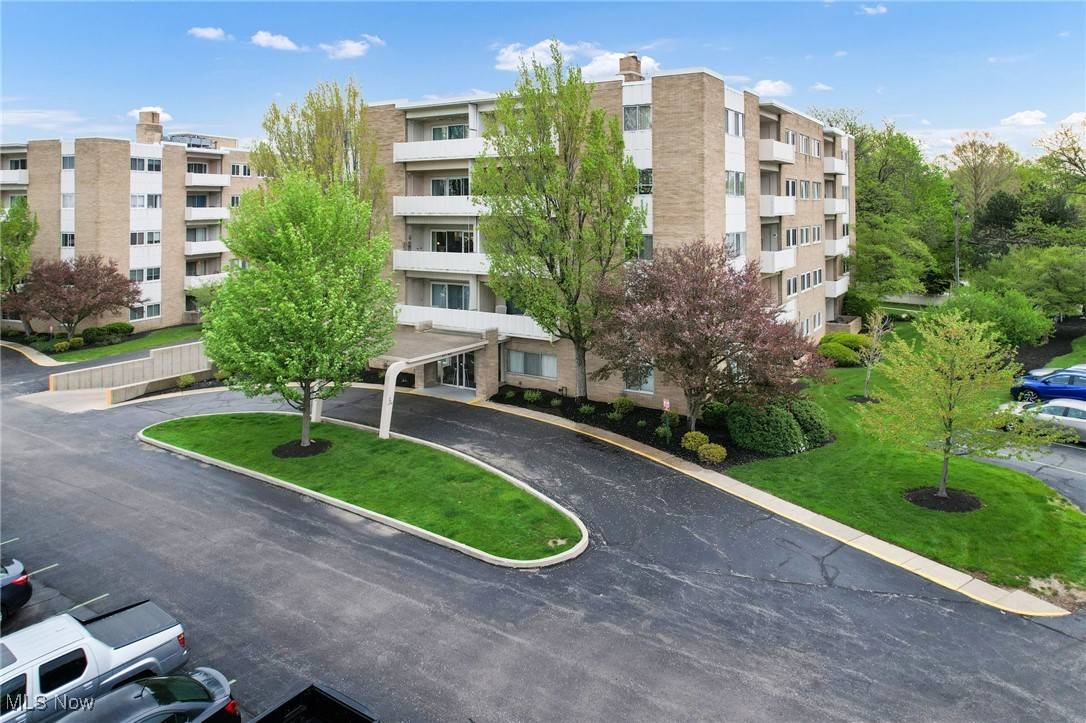Rocky River, OH 44116,2089 Wooster RD #C37