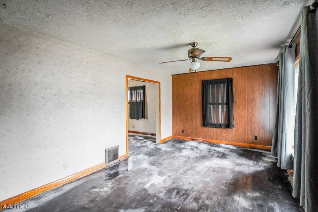 Minerva, OH 44657,400 E Line ST