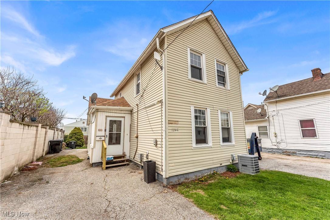 Cleveland, OH 44102,1244 W 69th ST