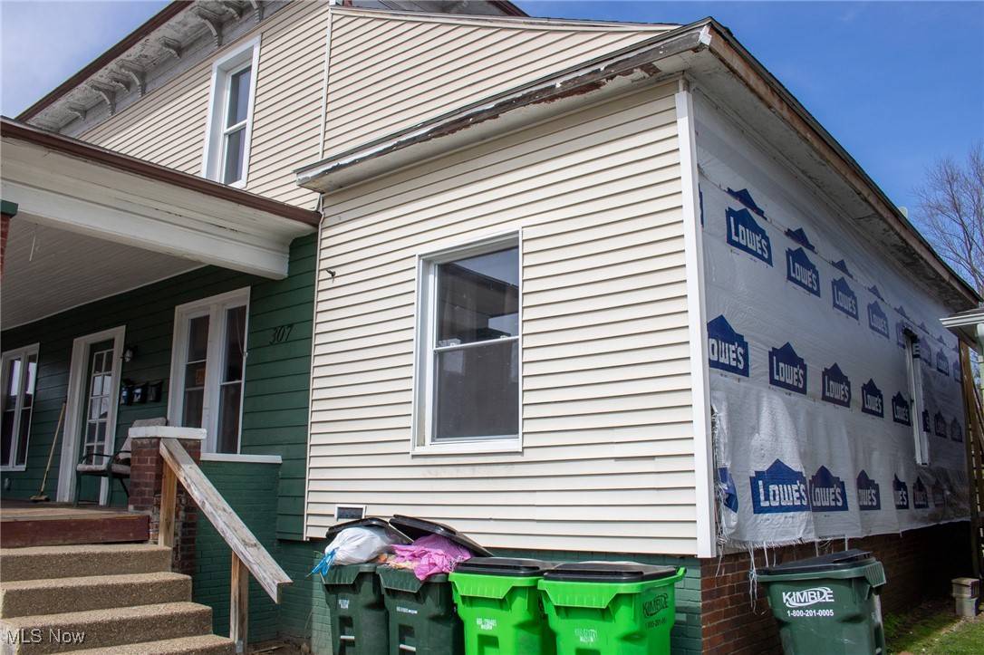 Uhrichsville, OH 44683,307 W 3rd ST