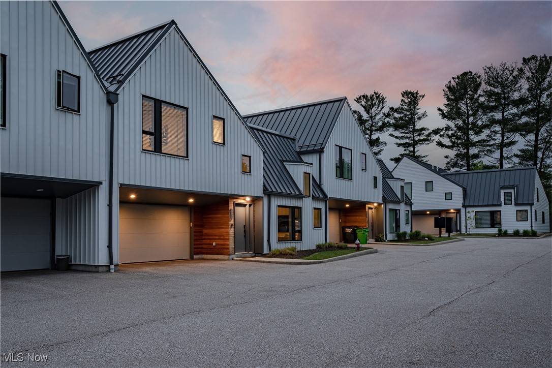 Beachwood, OH 44122,2412 Richmond RD