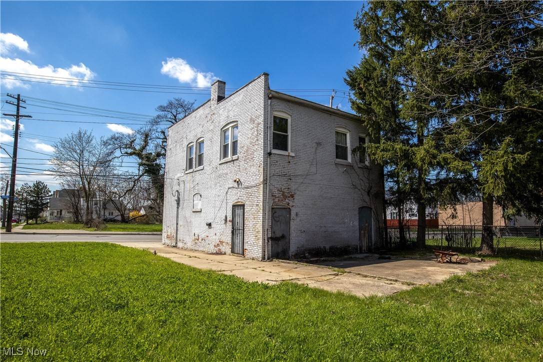 Cleveland, OH 44105,4399 Warner RD