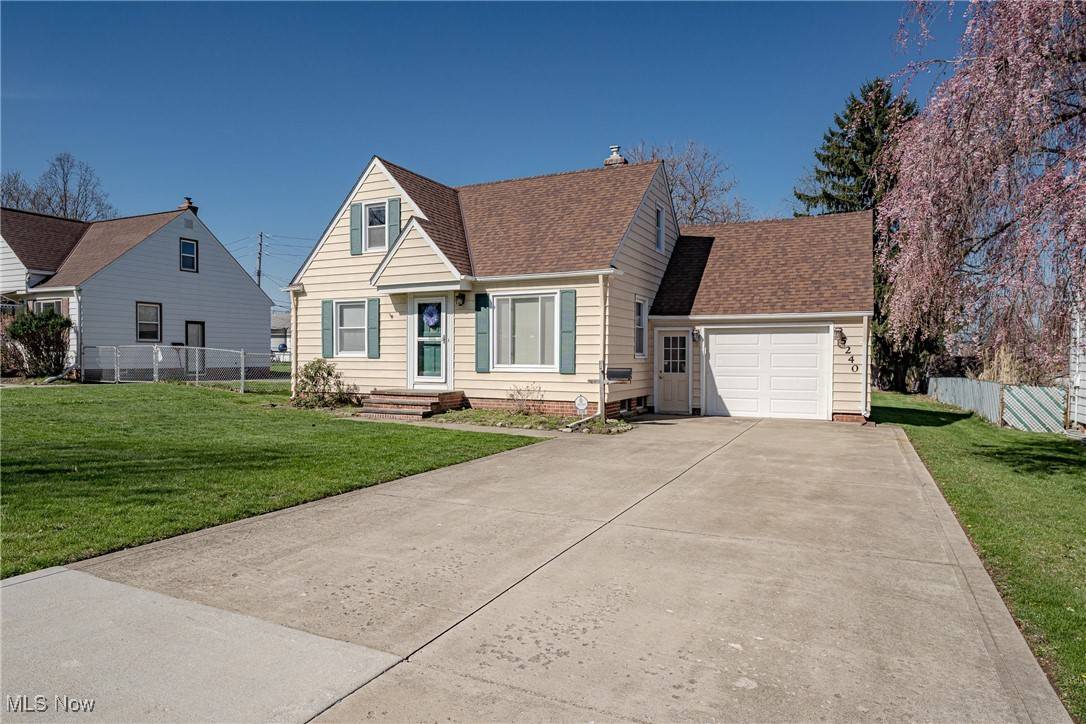 Willoughby, OH 44094,5240 Robinhood DR
