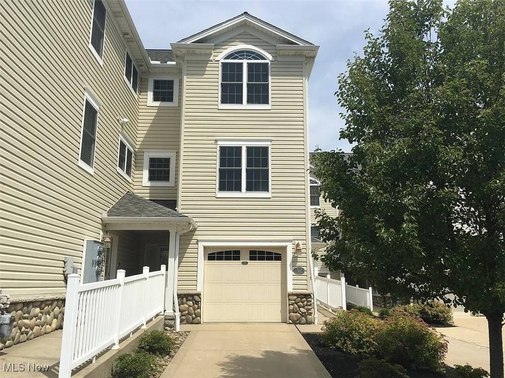Ashtabula, OH 44004,5239 Lake DR N #305