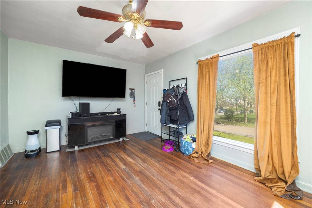 Akron, OH 44305,1484 Tonawanda AVE