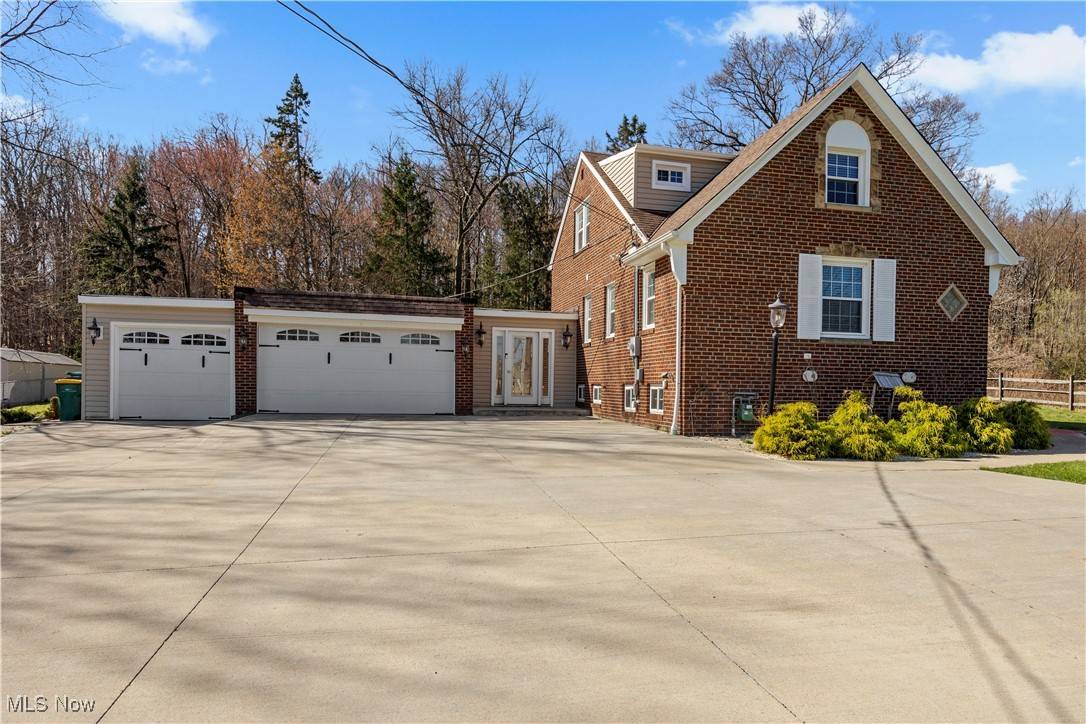 Seven Hills, OH 44131,276 E Ridgewood DR