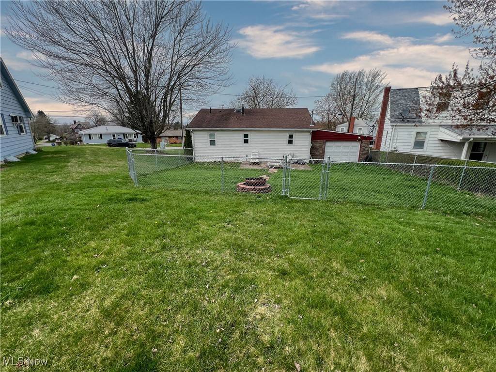 East Liverpool, OH 43920,106 N Surry RD