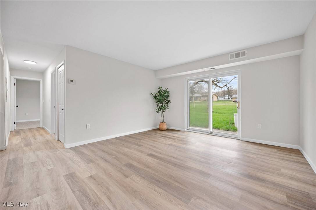 North Royalton, OH 44133,8381 N Akins RD ##H2